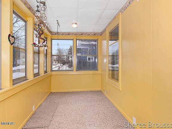 4th image of 139 Vine St NW