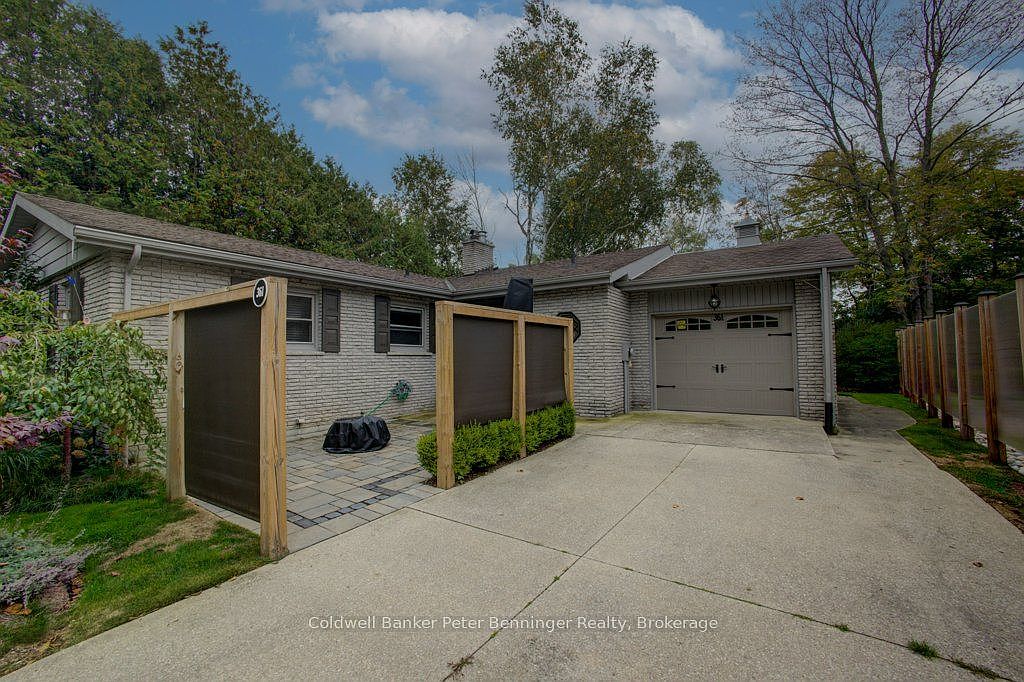 361 Tyendinaga Dr