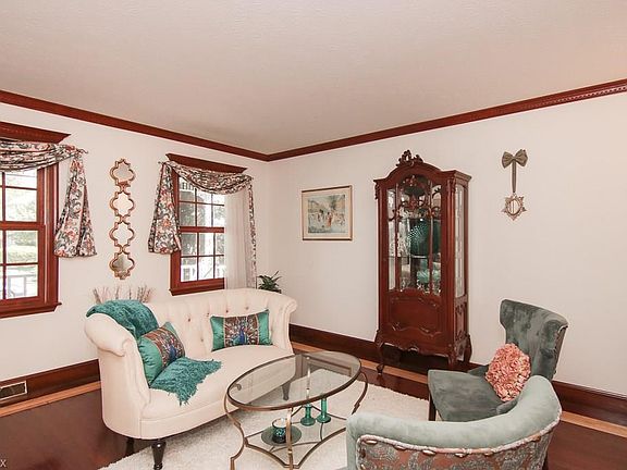 5th image of 263 Ashland Ave