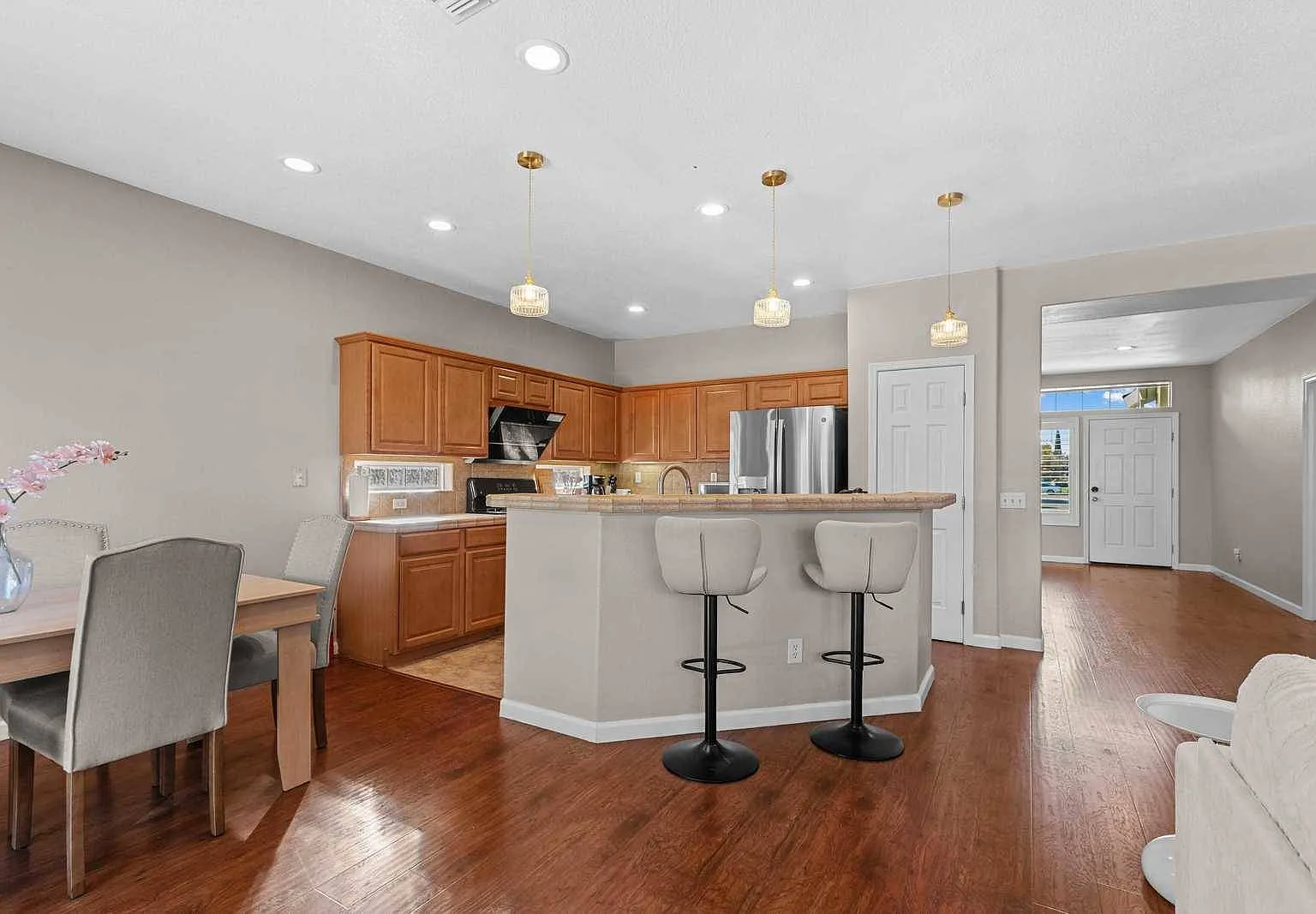 3 bed, 1654 sqft, $5,500 — Photo 3