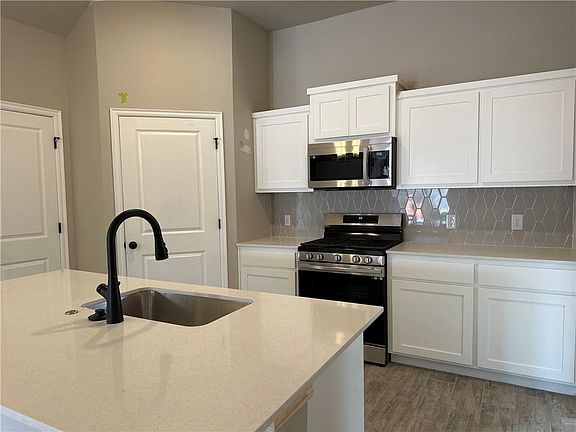 5th image of 4608 Prominence Dr