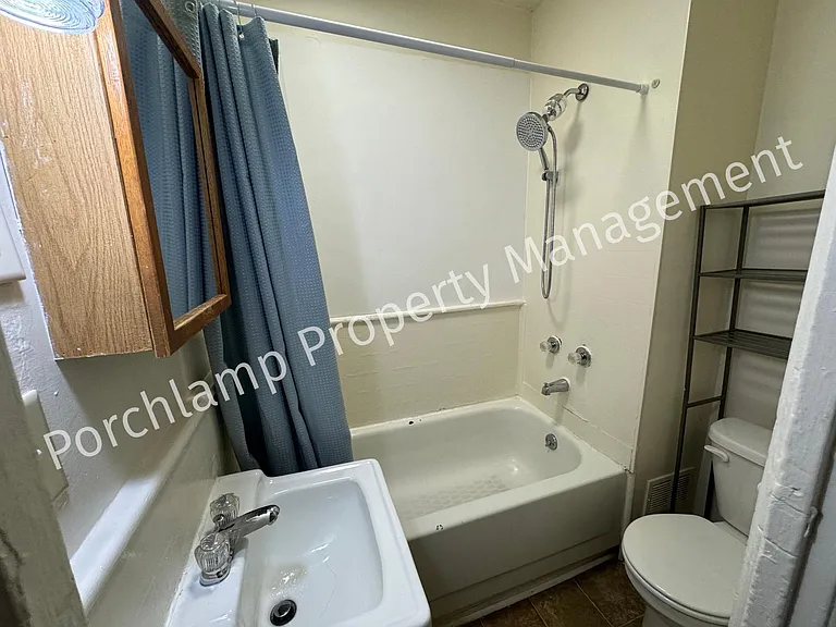 547 Coit Ave NE #3 — Photo 10
