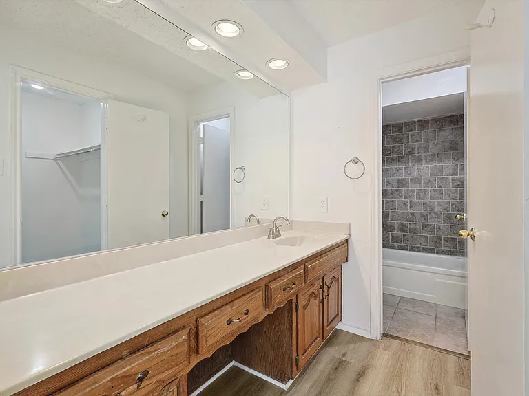 5137 Shoregate Dr — Photo 10
