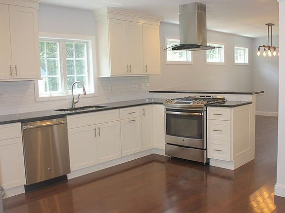 2nd image of 105 Gatto Ln