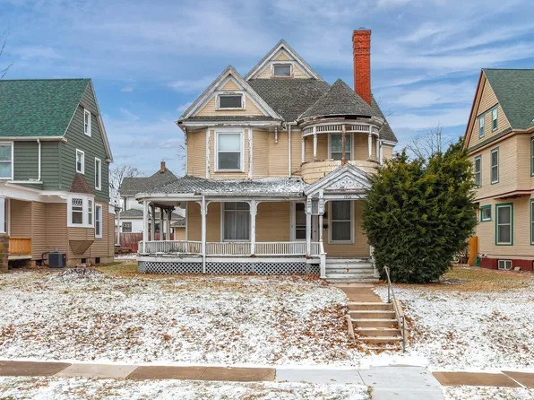 1934 Grand Ave, Davenport, IA 52803