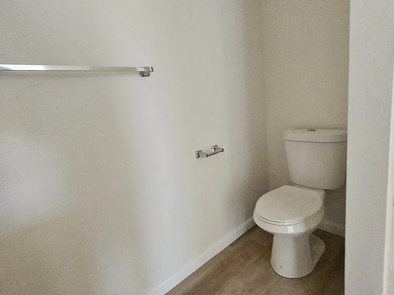 Full Bath.