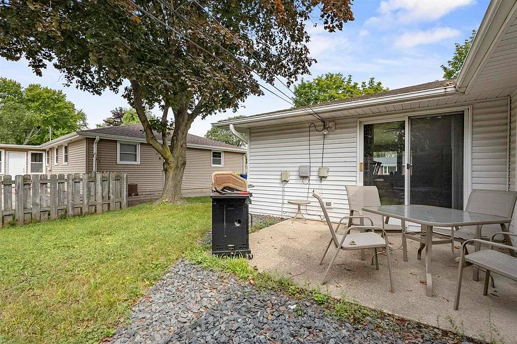 3 bed, 1260 sqft, $1,650 — Photo 3