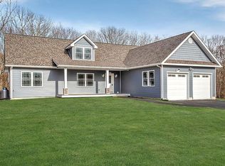 97 Ellen St, Riverhead, NY 11901