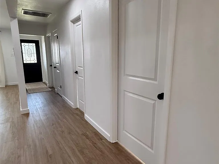 2726 Yale St — Photo 32