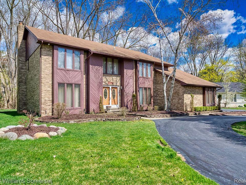 1st image of 23440 Riverview Dr