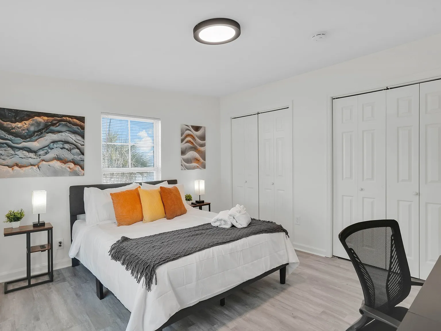 5 bed, 2300 sqft, $5,500 — Photo 2