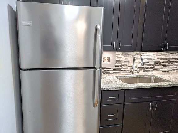 3rd image of 1516 Hinman Ave APT 606
