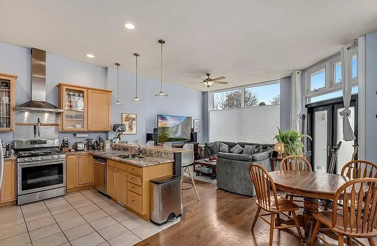 2902 Irving St — Photo 2