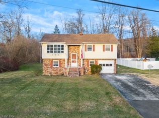 33 Glenbrook Rd, Ogdensburg Boro, NJ 07439