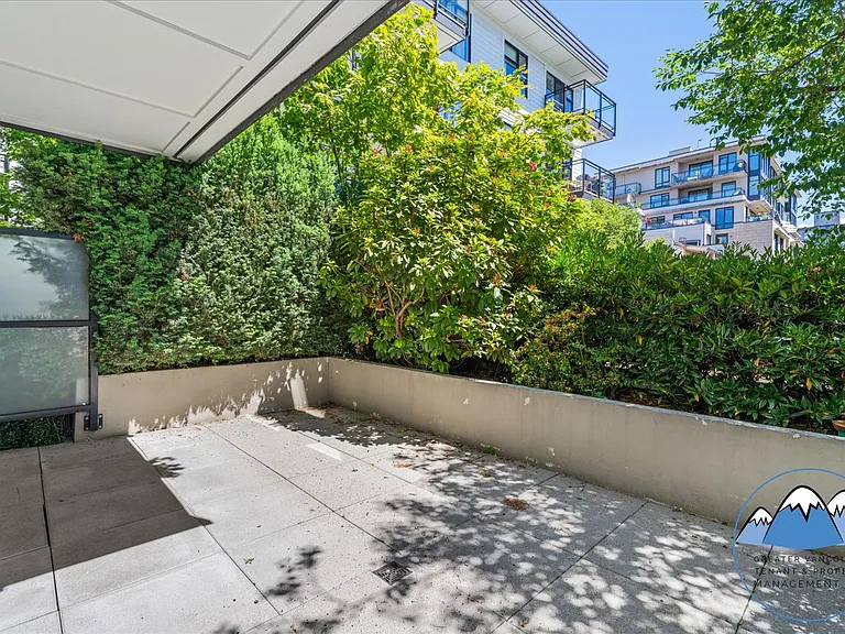 111 E 3rd St — Photo 21