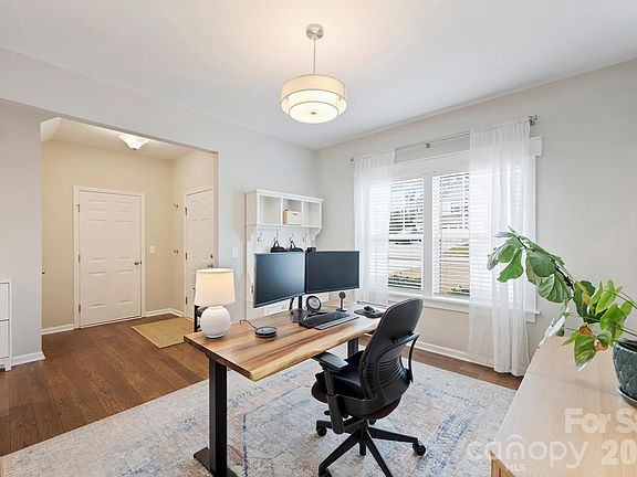 5th image of 5639 Barclay Ct