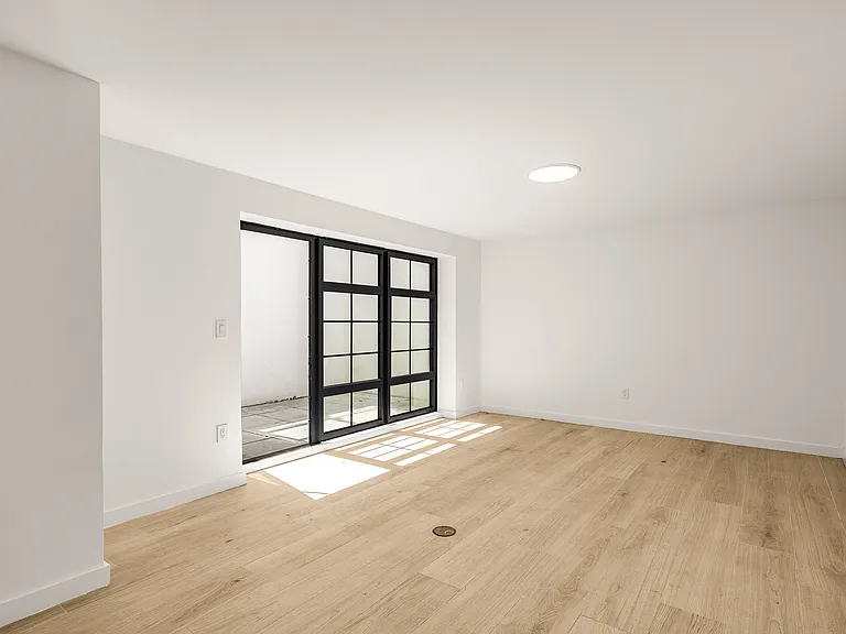 324 E 93rd St #101 — Photo 10