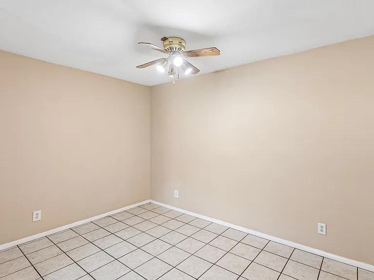 Riviera Apartments — Photo 8