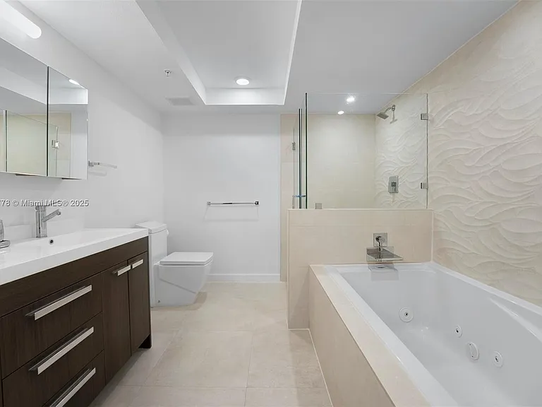 1800 Sunset Harbour Dr #1208 — Photo 24