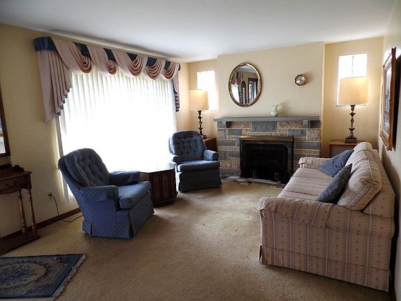 2nd image of 1004 Thornwood Dr
