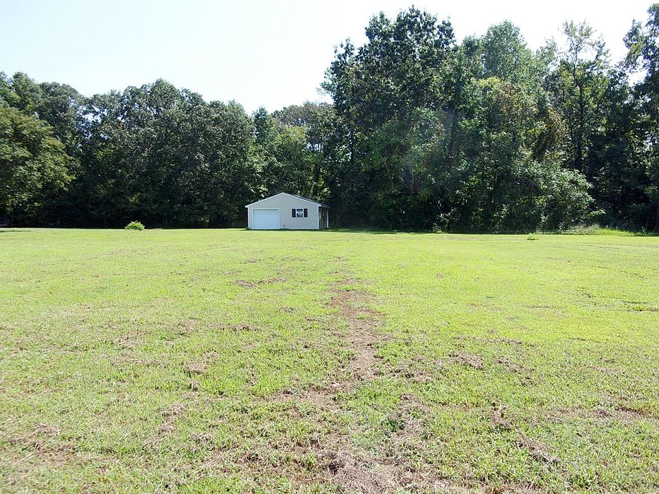 2nd image of 861 Lakeview Dr