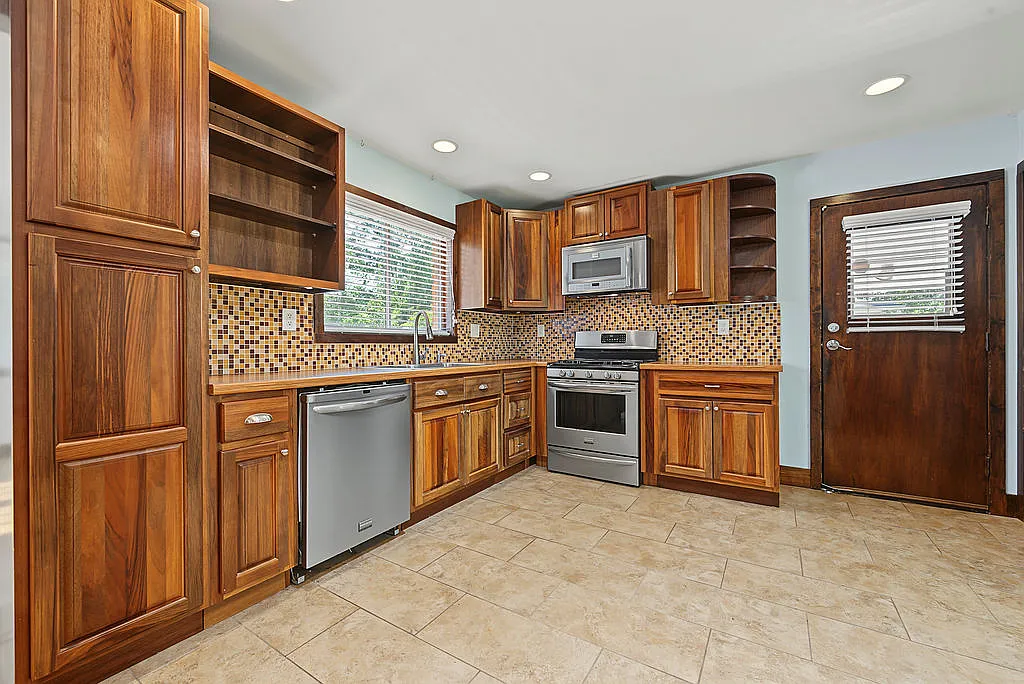 2054 Cason Dr — Photo 2