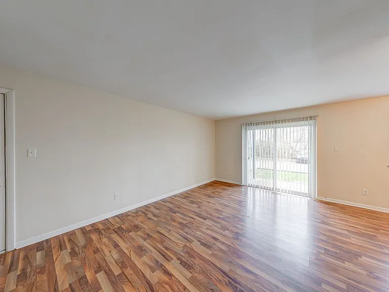 Lawrence Glen Apartments — Photo 5