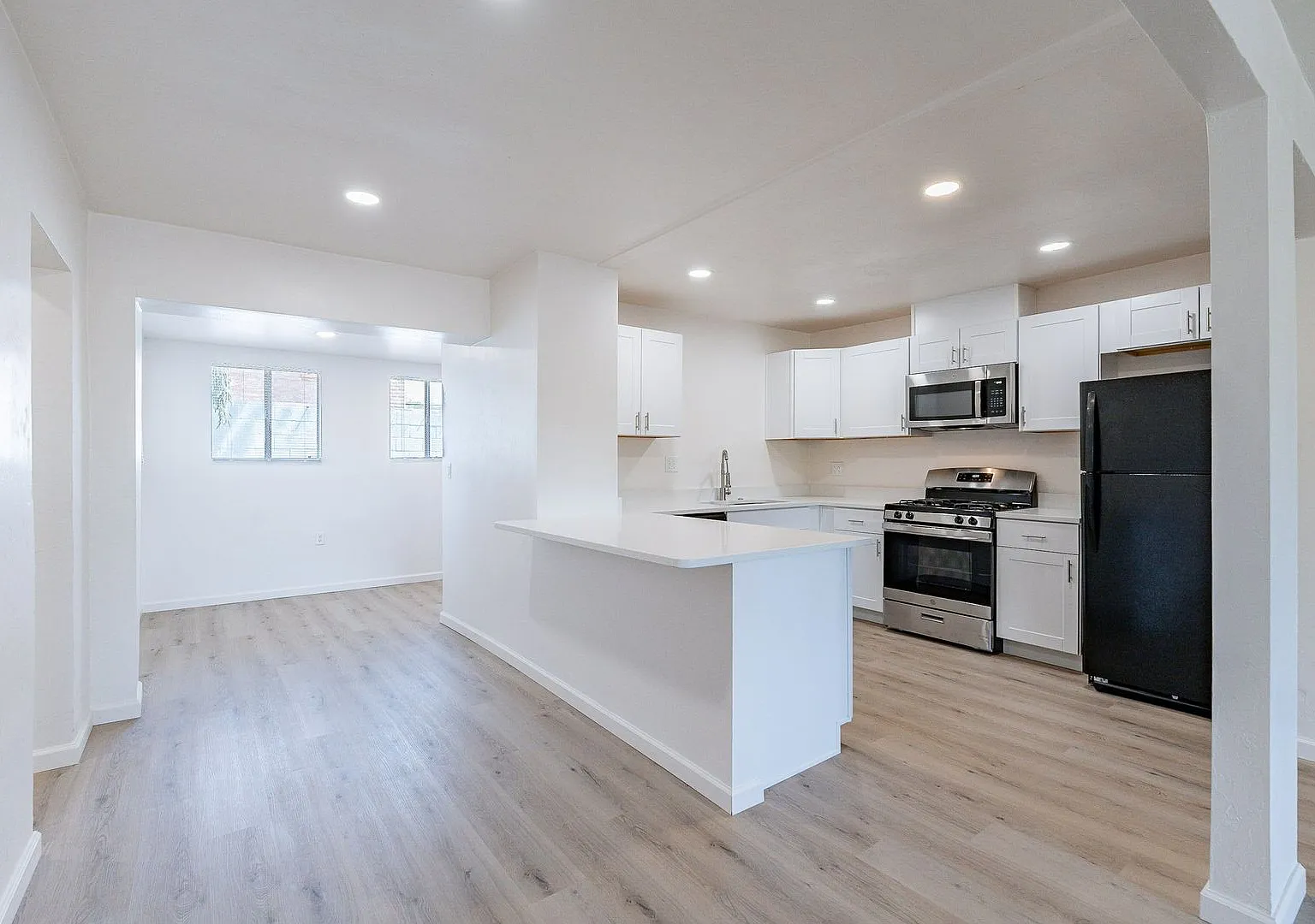 315 & 317 E. Lester St. — Photo 3