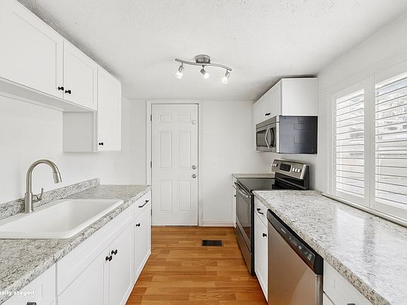 5th image of 51 Bellevue Ave