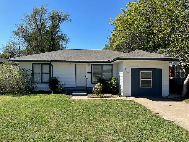 3 bed, 1045 sqft, $1,295 — Photo 1