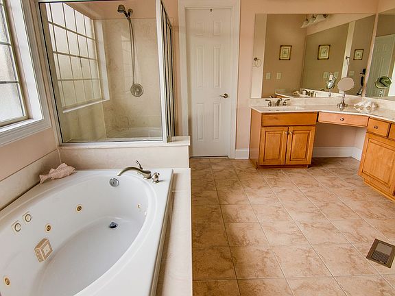 4th image of 5897 Four Wood Dr