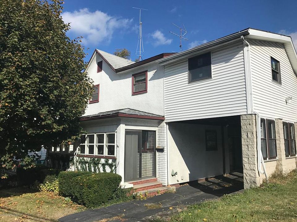 4 Bedroom, 2 car garage, sun