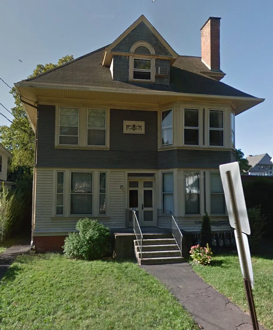 352 Willow St — Photo 2