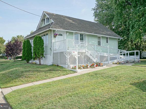 3rd image of 44 Grant Ave