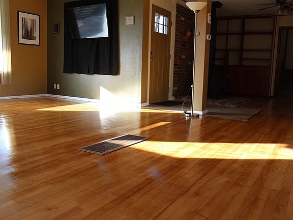 5th image of 4707 E 3rd Ave