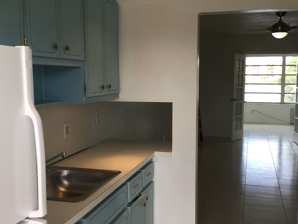 1st image of 285 NE 191st St APT 2918