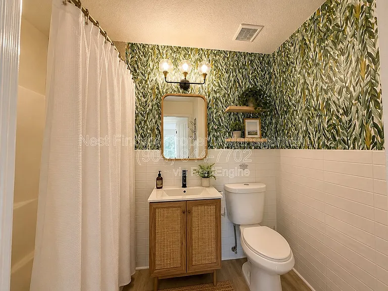 725 Alexander St — Photo 21