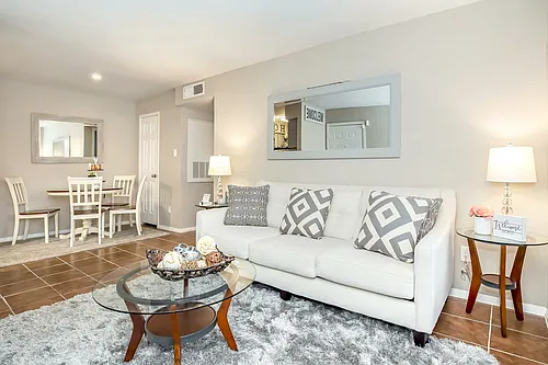 Del Lago Apartments Photo 1