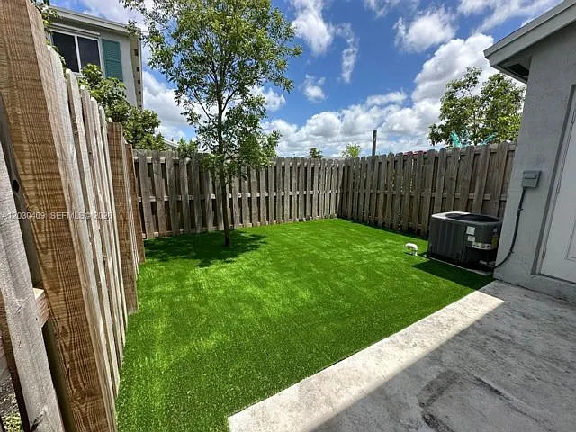 1262 NW 3rd Ln — Photo 2