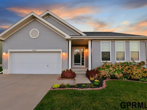 19027 Grover St, Omaha, NE 68130