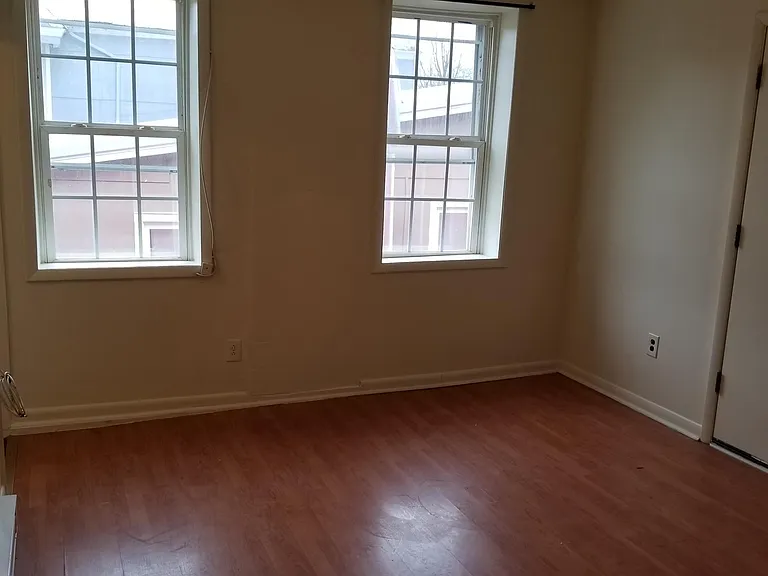 302 E Main St — Photo 1