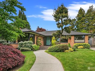 7528 Fairway Dr NE, Seattle, WA 98115
