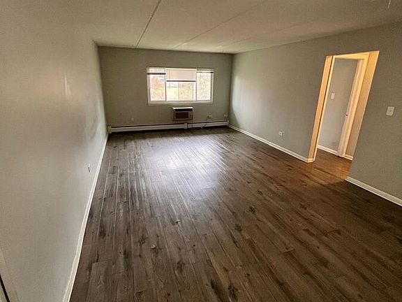 3rd image of 170 E Lake St #107