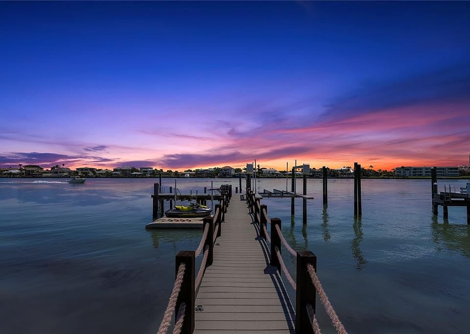 1st image of 819 Bay Esplanade