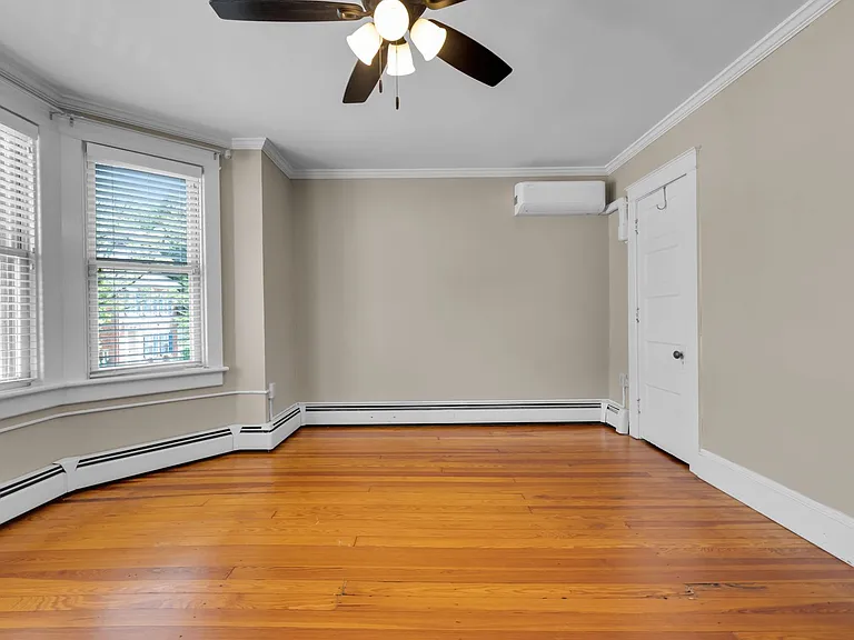 42 E Wall St — Photo 11