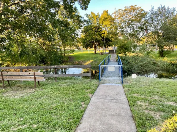 2609 Hughes Rd, Dickinson, TX 77539