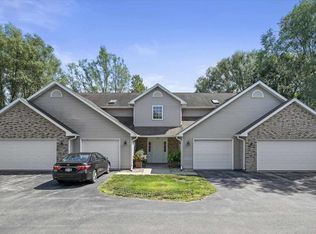 498 Cledell St UNIT 1, Oregon, WI 53575
