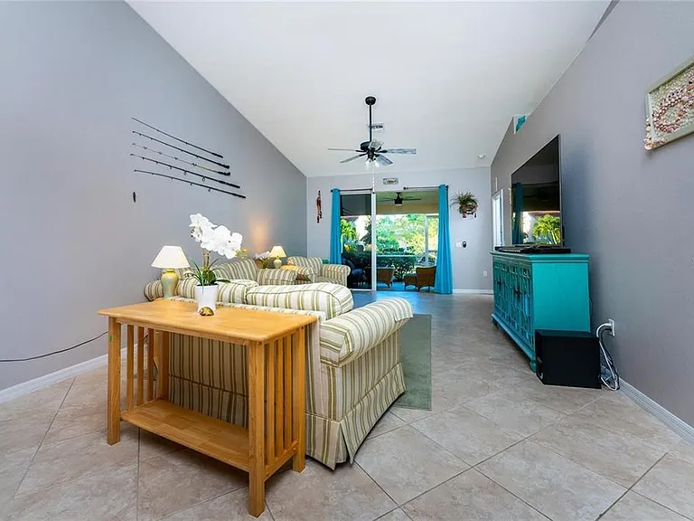 319 Monaco Dr #8 — Photo 8