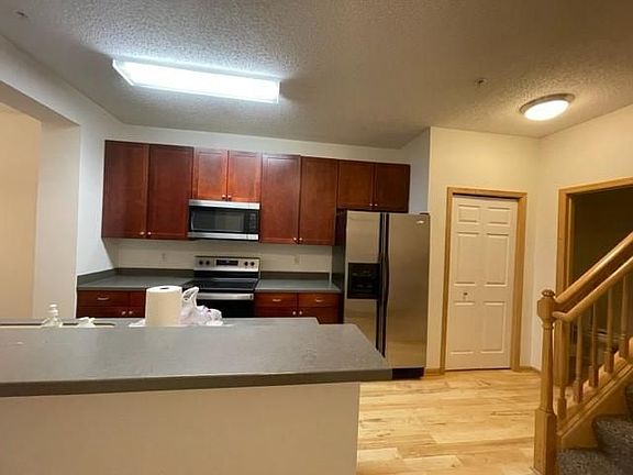 3rd image of 3049 Chamberlin St N Unit 4