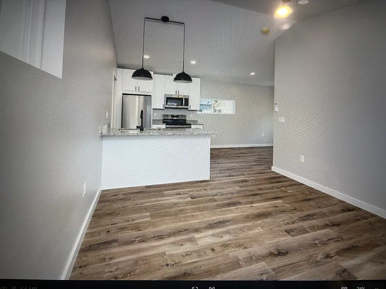 1121 Queen St N #1/2 — Photo 6